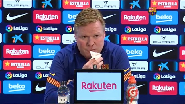 Ronald Koeman sangró por la nariz en plena conferencia de prensa de FC Barcelona