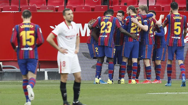 Barcelona tumbó a domicilio a Sevilla y acortó distancias con el liderato de la liga española