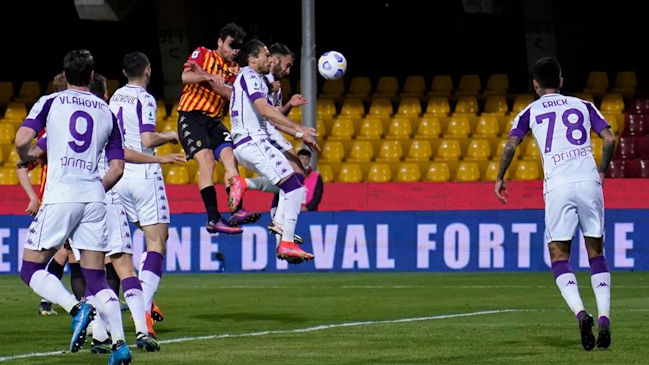 Erick Pulgar destacó como titular en revitalizador triunfo de Fiorentina sobre Benevento en Serie A