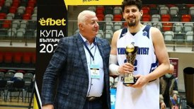 La doble felicidad de Nicolás Carvacho: Ganó la Copa de Bulgaria y fue MVP del torneo