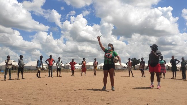 Hincha de Cobresal representa a Chile en programa de ayuda social en Mozambique