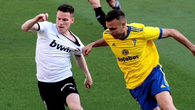 Jugador de Cádiz pidió "presunción de inocencia" en acusación de racismo contra zaguero de Valencia