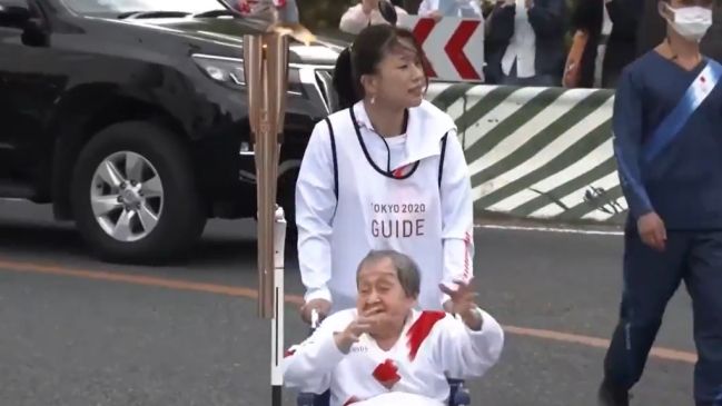 Anciana de 109 años cumplió su sueño y portó la Llama Olímpica en Tokio