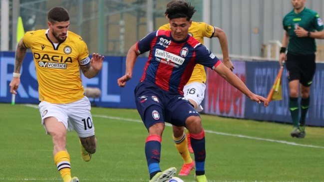 Luis Rojas vio acción en la derrota de Crotone contra Udinese por la Serie A