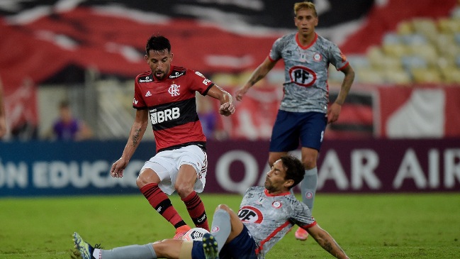 Flamengo castigó con dureza los errores de Unión La Calera en el Maracaná