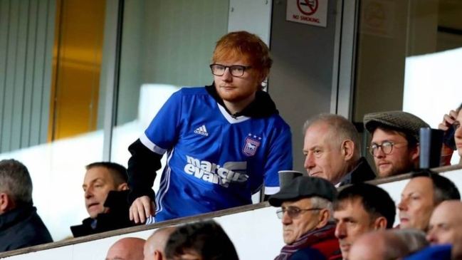 Ed Sheeran patrocinará a club inglés del cual es hincha