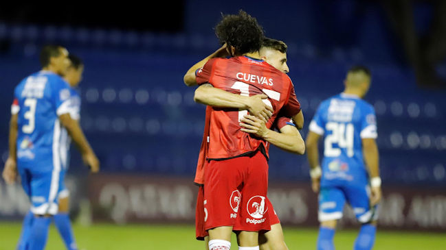 Huachipato logró potente victoria en su visita a 12 de Octubre y se afianzó como líder de su grupo en la Sudamericana