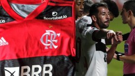 Mauricio Isla regaló camisetas de Flamengo a todo el plantel de Unión La Calera