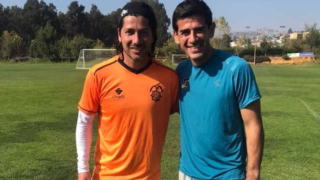 Jaime Valdés y Julio Barroso se reencontraron en un amistoso entre San Antonio Unido y Everton