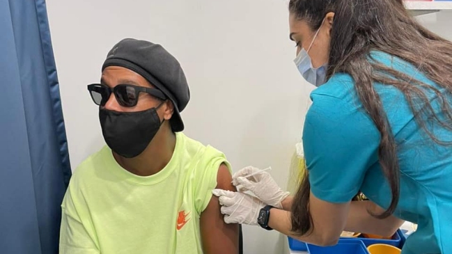 Ronaldinho Gaúcho recibió la vacuna contra el coronavirus