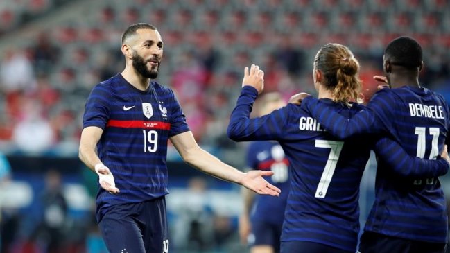 Francia venció con soltura a Gales en el regreso de Karim Benzema