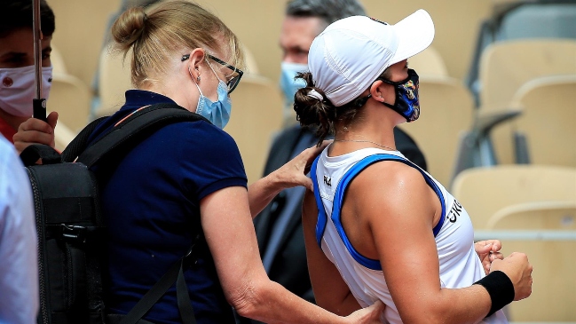 Ashleigh Barty se despidió de Roland Garros por lesión