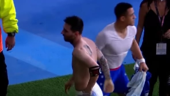 Alexis se llevó la camiseta de Messi tras el empate entre Chile y Argentina