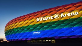 LA UEFA se declaró "orgullosa de llevar los colores del arcoíris", que no es un símbolo político