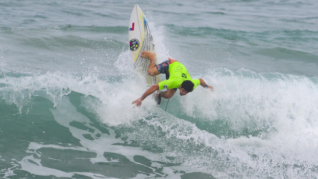 Manuel Selman avanzó en el Corona Open Salinas de Surf con gran actuación