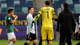 Carlos Lampe y Lionel Messi se fueron abrazados tras goleada de Argentina sobre Bolivia