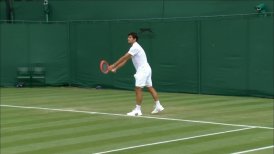 Garin reaccionó en la reanudación y avanzó a segunda ronda en Wimbledon