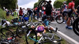 Espectadora que causó caída múltiple en el Tour de Francia fue detenida