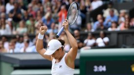 Ashleigh Barty derribó a Angelique Kerber y clasificó a la final de Wimbledon