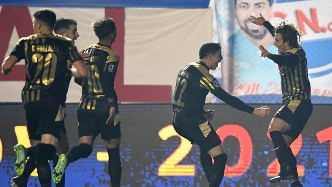 Peñarol dominó a Nacional en el clásico uruguayo por Copa Sudamericana