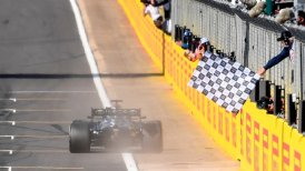 Lewis Hamilton se hizo fuerte tras el retiro de Verstappen y ganó el GP de Gran Bretaña