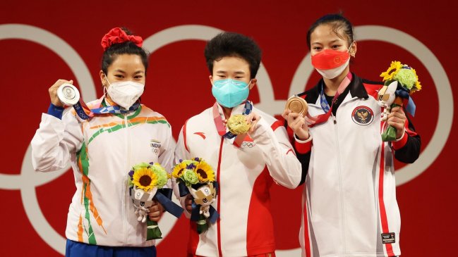 Hou Zhihui ganó el oro en Tokio 2020 con tres récords olímpicos en la halterofilia