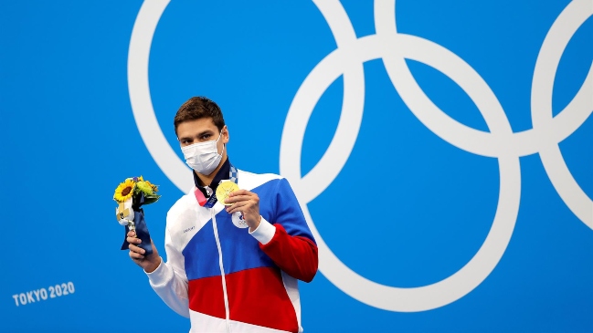 El ruso Evgeny Rylov conquistó el oro en los 100 metros espalda en la natación masculina en Tokio