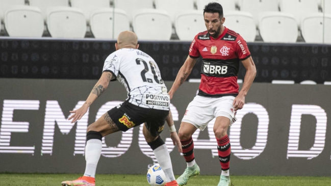 Flamengo de Mauricio Isla ganó el duelo de chilenos a Corinthians de Angelo Araos en Brasil
