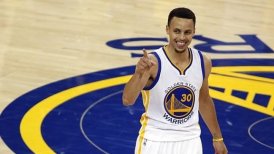 Stephen Curry se transformó en el mejor pagado de la NBA tras renovar con los Warriors