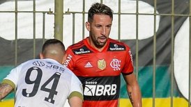 Mauricio Isla quedó al margen del desafío entre Flamengo y Olimpia por Copa Libertadores