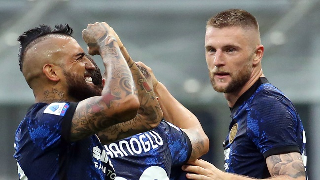 Inter de Milán aplastó a Genoa con gol de Arturo Vidal en la primera fecha de la Serie A