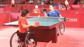 Chilenos Cristián González y Tamara Leonelli debutaron con derrota en el tenis de mesa paralímpico