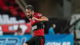 Mauricio Isla fue expulsado en goleada de Flamengo sobre Gremio en la Copa de Brasil