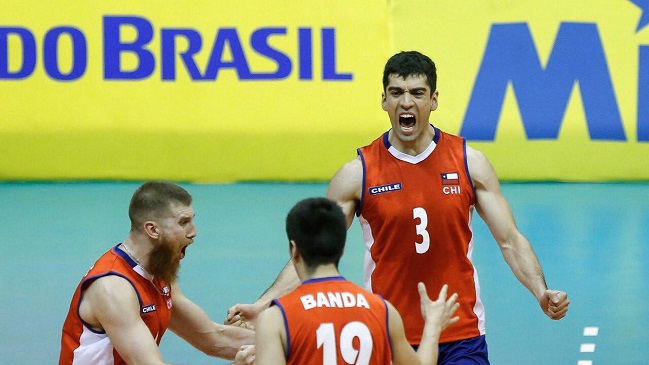 Chile debutó con sólido triunfo sobre Perú en Sudamericano de vóleibol