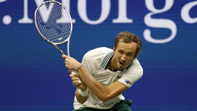 Daniil Medvedev derribó sin problemas a Daniel Evans y avanzó a cuartos del US Open