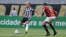 Eduardo Vargas marcó un gol en la victoria del líder Atlético Mineiro sobre Sport Recife en el Brasileirao