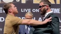 Saúl "Canelo" Alvarez y Caleb Plant se fueron a los golpes en la presentación de su combate