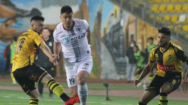 Coquimbo Unido mantuvo el liderato en la Primera B tras empate con Santa Cruz