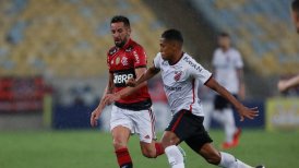 Flamengo de Mauricio Isla regresó a la victoria con goleada a Atlético Paranaense en el Brasileirao