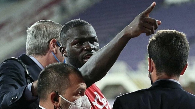 Zaguero de Napoli exigió sanciones para hincha de Fiorentina que lo llamó "mono"