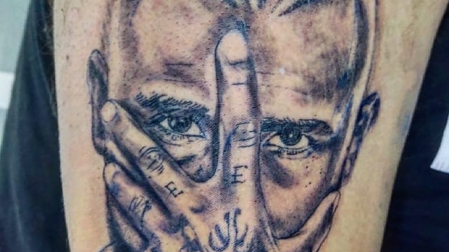 Fanático de Arturo Vidal se tatuó al "King": Para mí es un ejemplo