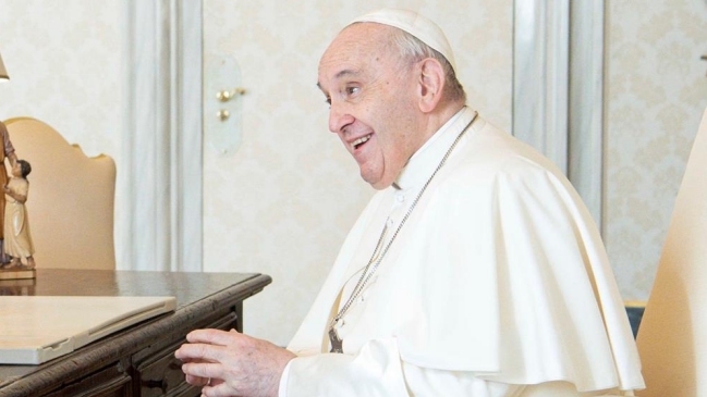 Papa Francisco recibió inédito regalo de Lionel Messi
