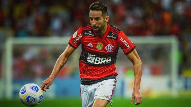 Mauricio Isla fue titular en empate de Flamengo ante Atlético Paranaense en el Brasileirao