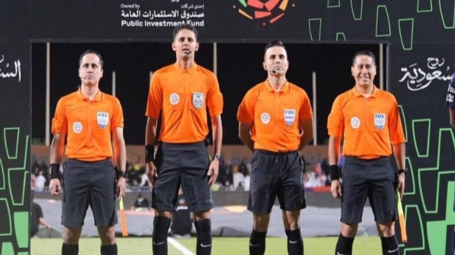 Piero Maza dirigió un partido en el fútbol de Arabia Saudita