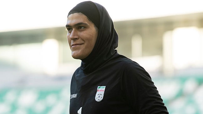 Asociación de fútbol de Jordania exigirá prueba de género a la arquera de la selección iraní