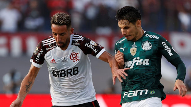 Mauricio Isla salió con molestias físicas en la final de la Libertadores ante Palmeiras