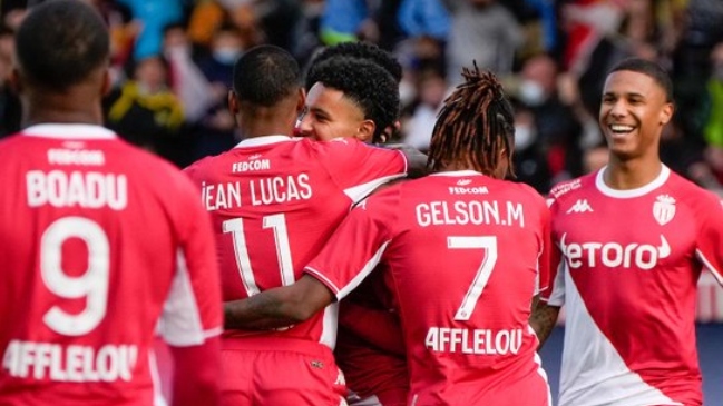 AS Monaco goleó a Metz con Maripán en cancha y arremetió en la tabla