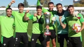 Claudio Bravo volvió a entrenar con sus compañeros en Real Betis