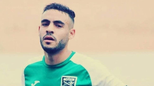 Tragedia en Argelia: Jugador falleció por un golpe en la cabeza en pleno partido de fútbol