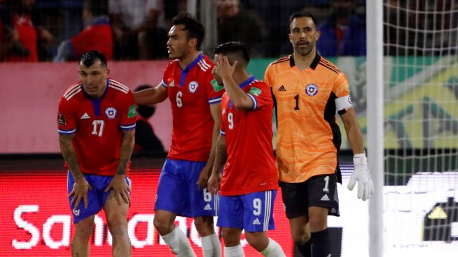 La FIFA también castigó a La Roja: Un partido sin público y multa por comportamiento de hinchas